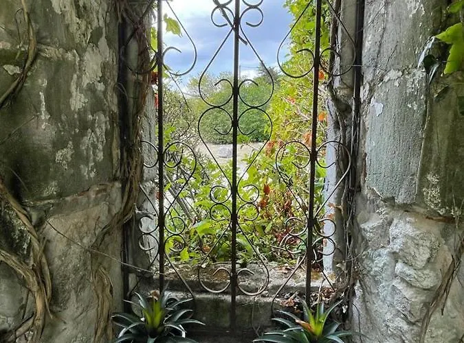 Pomegranate Sleeps 4 With Pool *