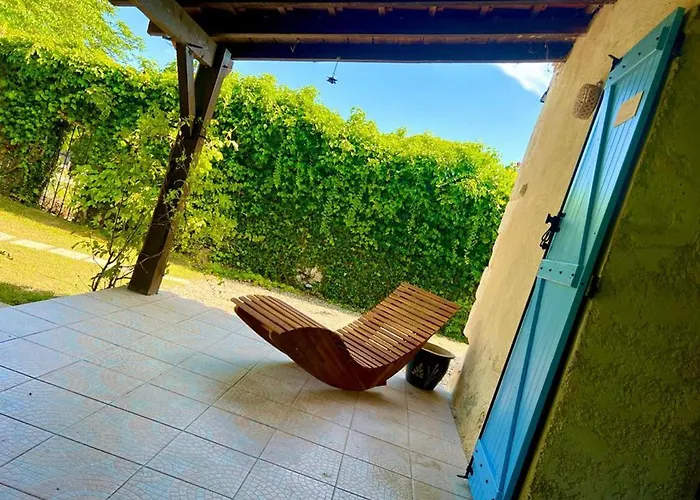 Pomegranate Sleeps 4 With Pool Eymet